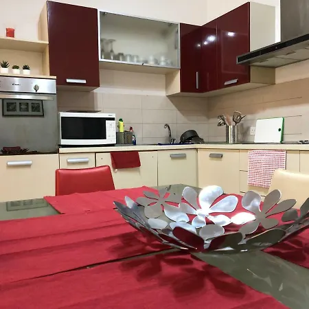 Modern And Bright 3 Bedroom With Pool *