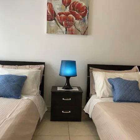Apartment Modern And Bright 3 Bedroom With Pool
