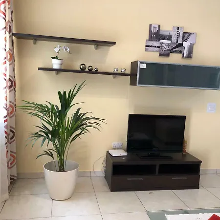 Apartment Modern And Bright 3 Bedroom With Pool Is-Swieqi