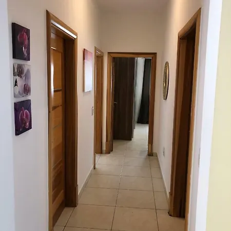 דירה Modern And Bright 3 Bedroom With Pool