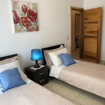 Modern And Bright 3 Bedroom With Pool *