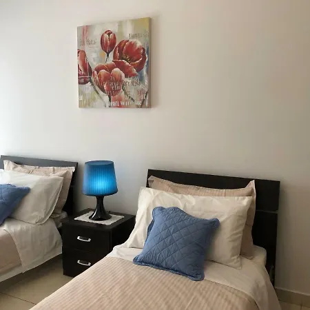 Modern And Bright 3 Bedroom With Pool